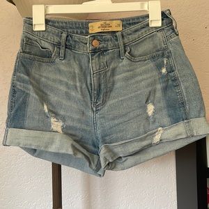 Hollister High Rise Boyfriend shorts